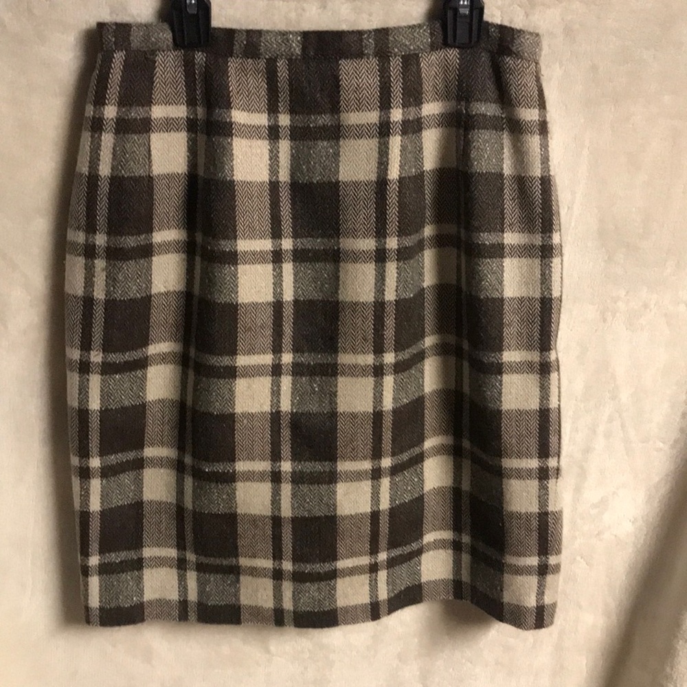 Gloria Vanderbilt Browns and Tan Plaid Skirt - Size 10